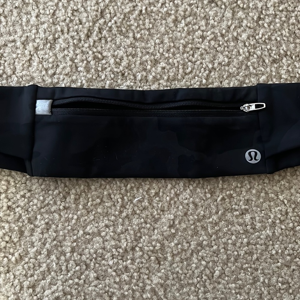 Lululemon running belt camo